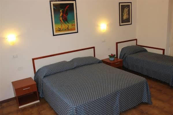 Lia Rooms 4 Guest house *