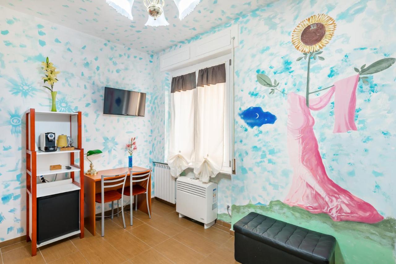 Lia Rooms 4